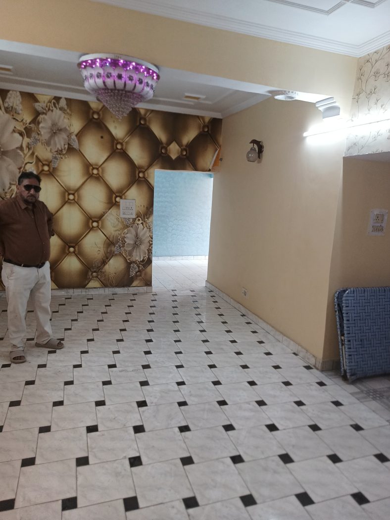 3 BHK DDA Flat for Sale in Block B, Dilshad Garden – Gated Society photo