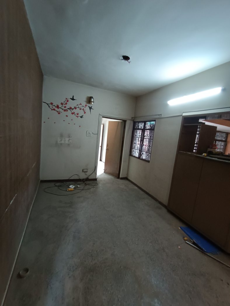 3 BHK DDA Flat for Sale in Block R, Dilshad Garden – First Floor — photo 3
