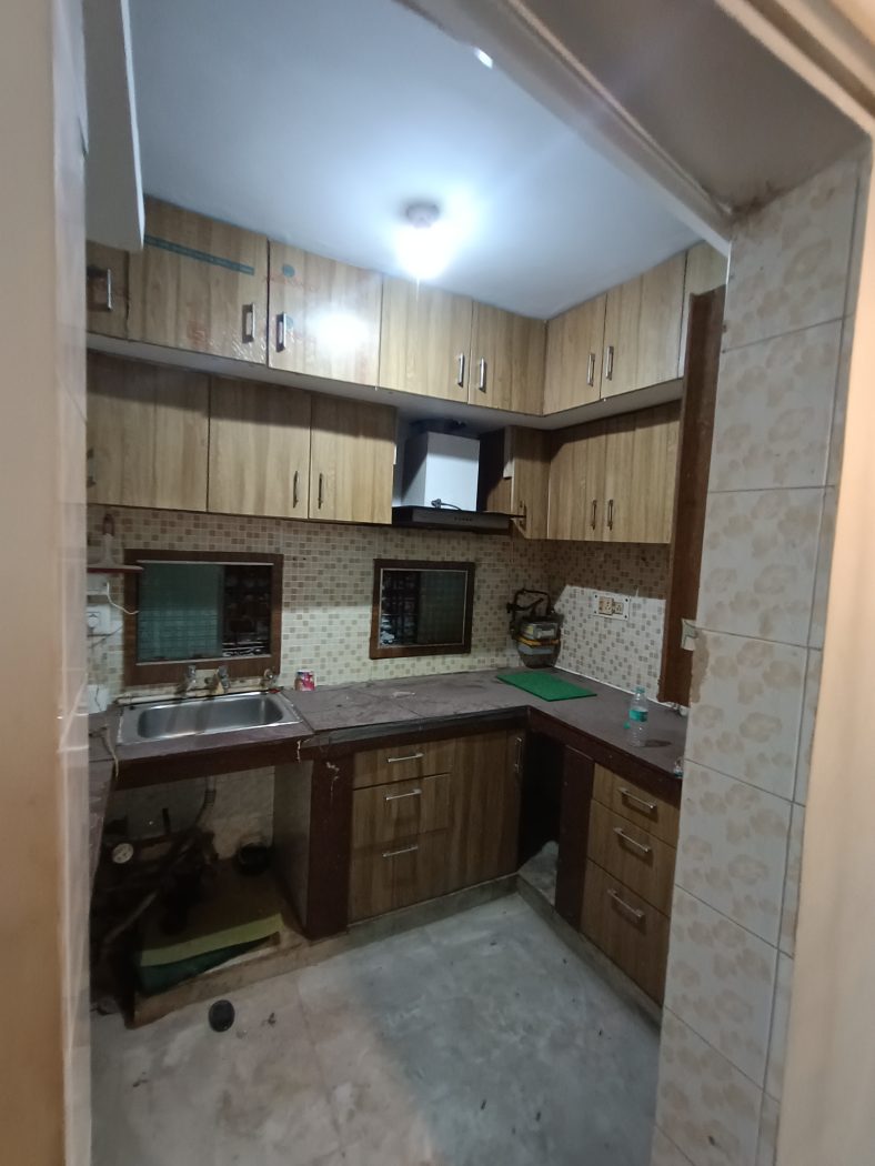 3 BHK DDA Flat for Sale in Block R, Dilshad Garden – First Floor — photo 4