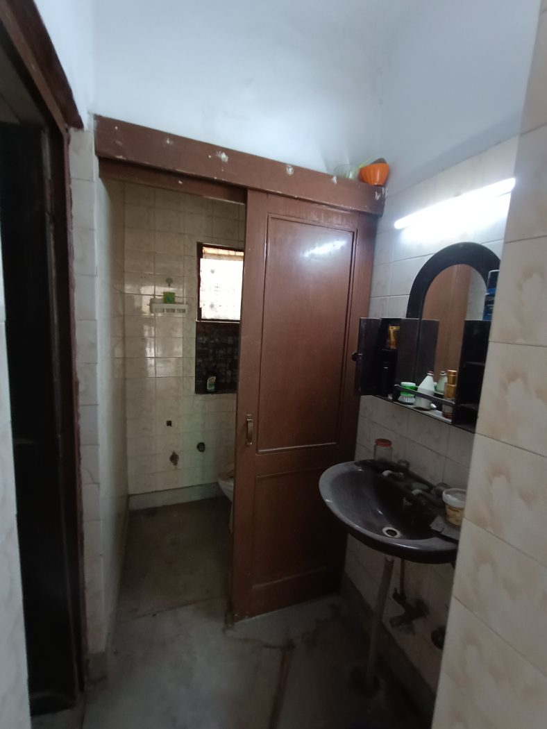 3 BHK DDA Flat for Sale in Block R, Dilshad Garden – First Floor — photo 6