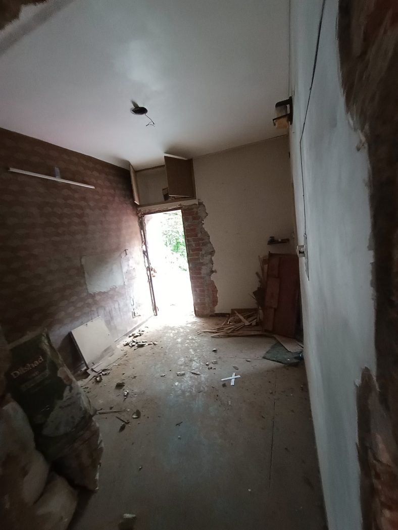 3 BHK DDA Flat for Sale in Block R, Dilshad Garden – First Floor — photo 8