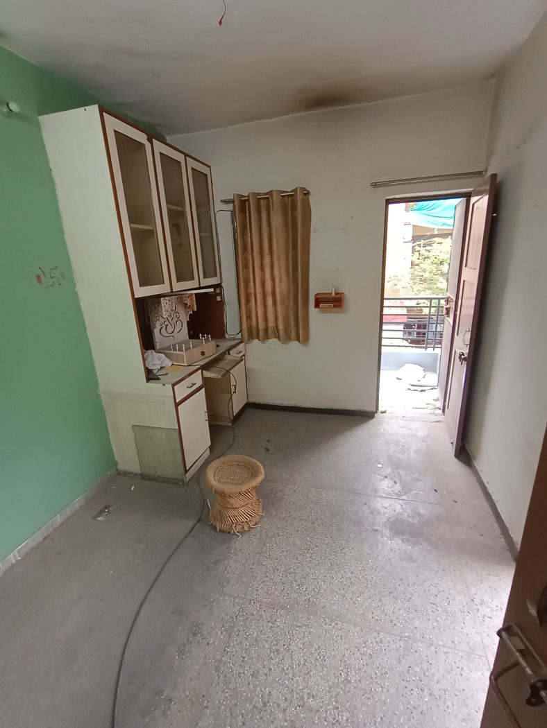 3 BHK DDA Flat for Sale in Block R, Dilshad Garden – First Floor — photo 13