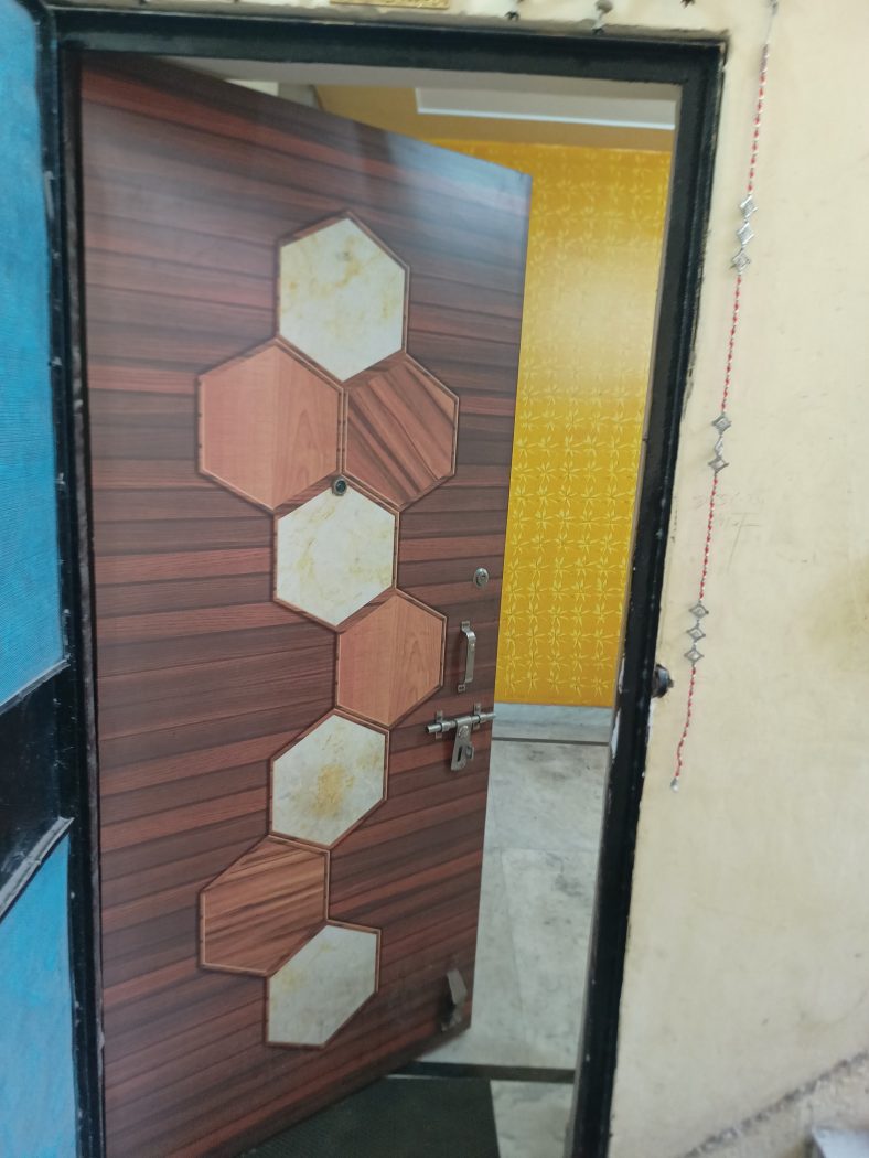 3BHK DDA flat in dilshad garden Block-C ready to move — photo 2