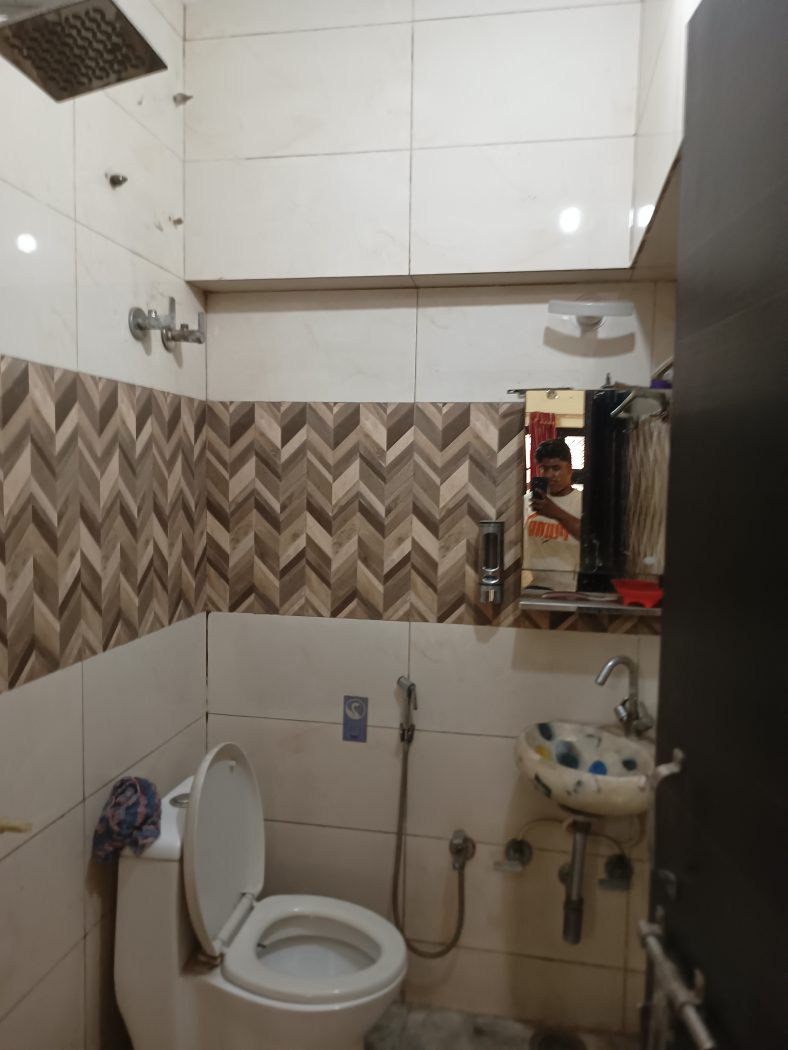 3BHK DDA flat in dilshad garden Block-C ready to move — photo 4