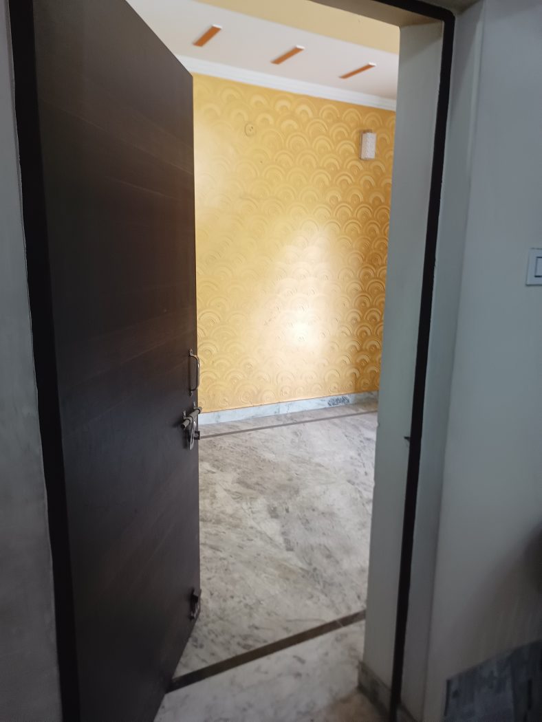 3BHK DDA flat in dilshad garden Block-C ready to move — photo 13