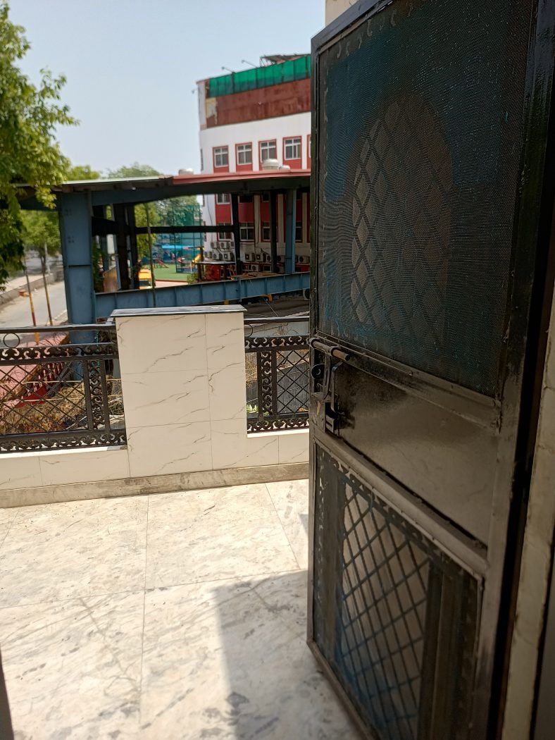 3BHK DDA flat in dilshad garden Block-C ready to move — photo 18