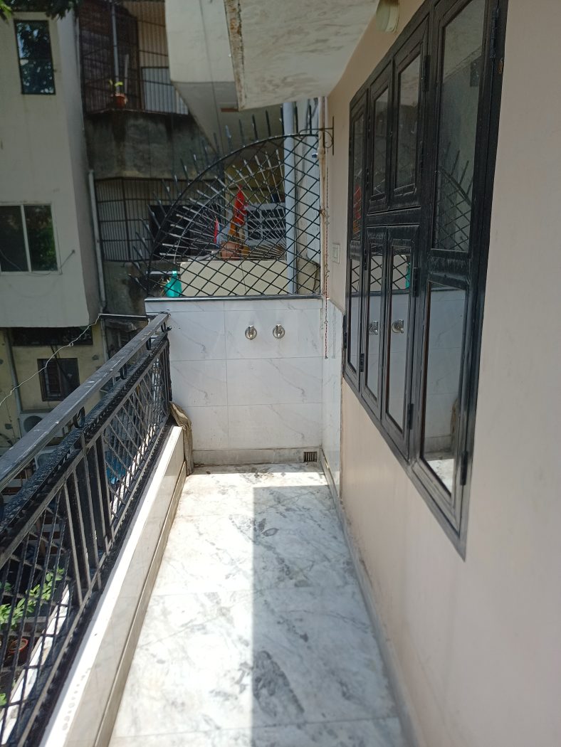 3BHK DDA flat in dilshad garden Block-C ready to move — photo 19