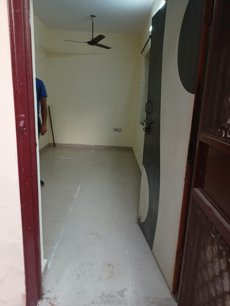 Pocket -D LIG dilshad garden flat for sale ready to move — photo 2