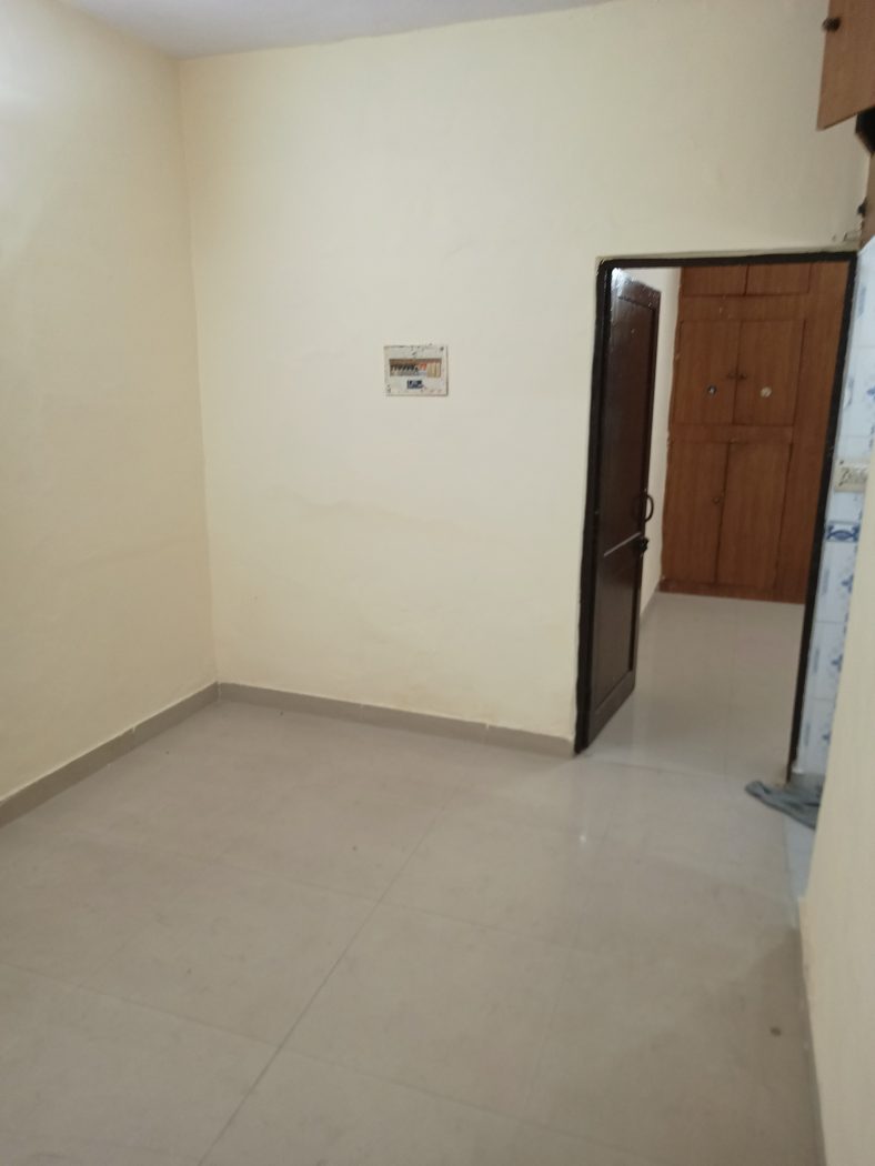 Pocket -D LIG dilshad garden flat for sale ready to move — photo 5