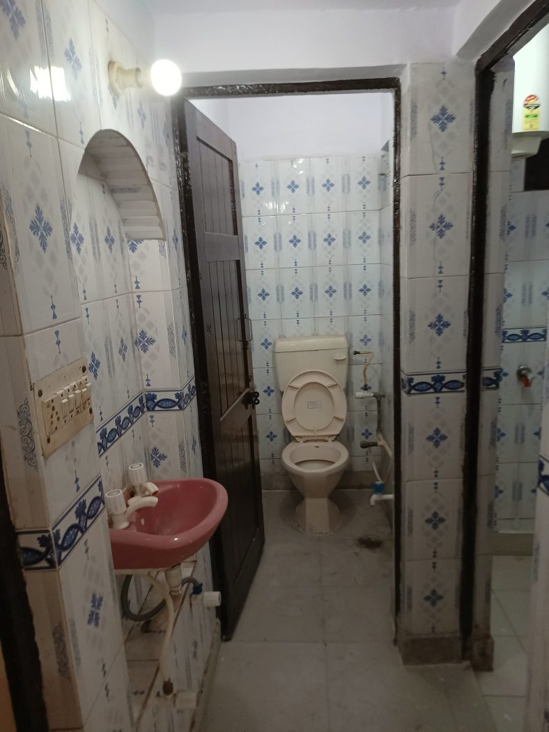 Pocket -D LIG dilshad garden flat for sale ready to move — photo 8