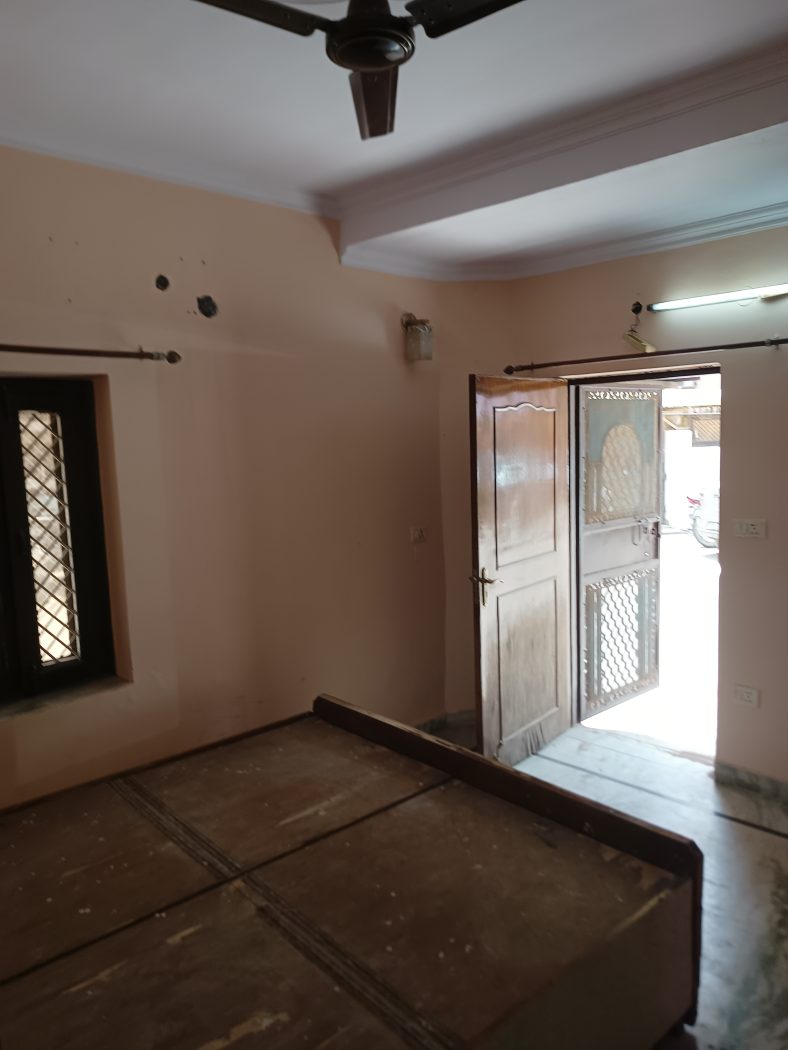 3 -BHK JANTA DDA FLAT IN SALE BLOCK -B DILSHAD GARDEN — photo 9