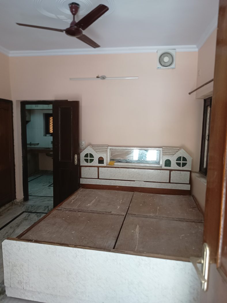 3 -BHK JANTA DDA FLAT IN SALE BLOCK -B DILSHAD GARDEN — photo 13