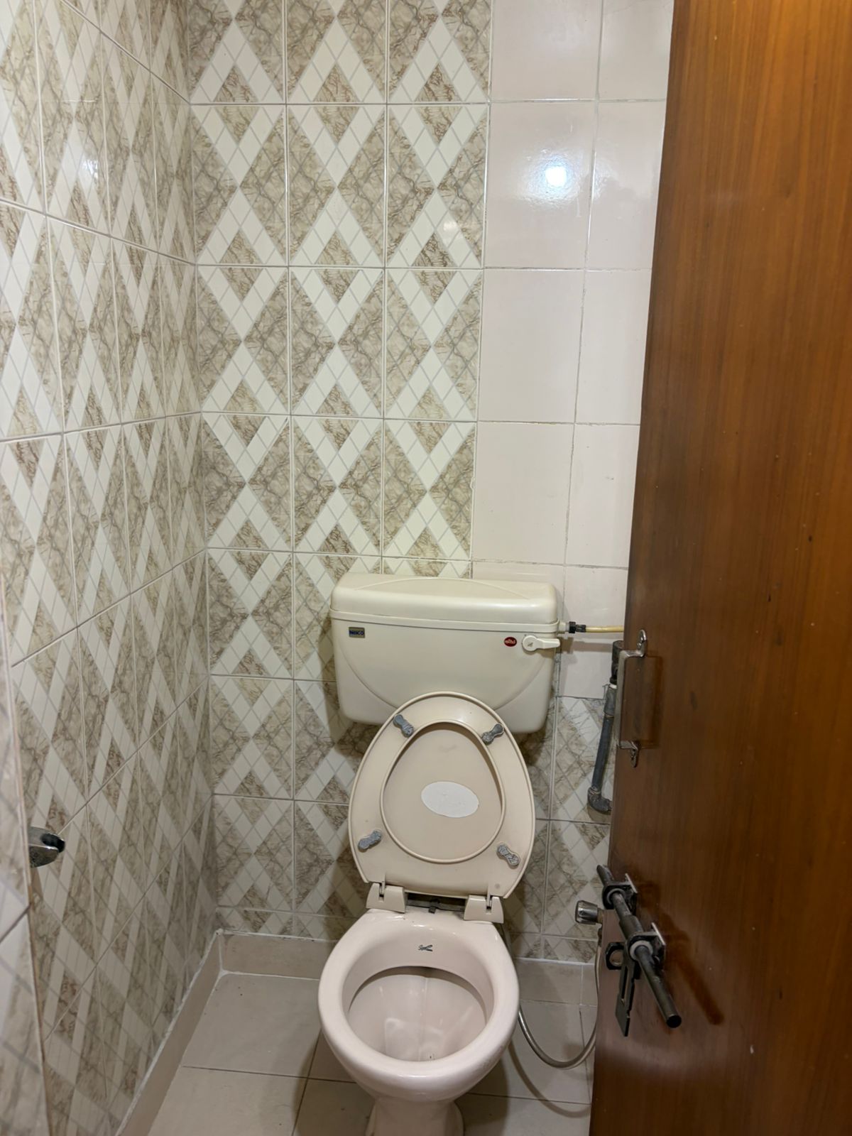 4BHK DDA Flat for Sale in Pocket A, Dilshad Garden — Park Facing — photo 14